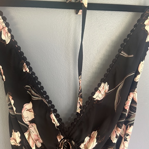 TOBI Bailey Floral Print Romper Small - Picture 5 of 5
